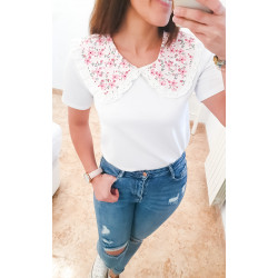 Camiseta cuello bebé flores